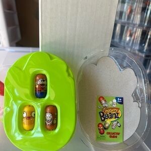 Mighty Beanz: Series 2 pack 3 Beans Open Pack 
mighty Beanz will Vary New